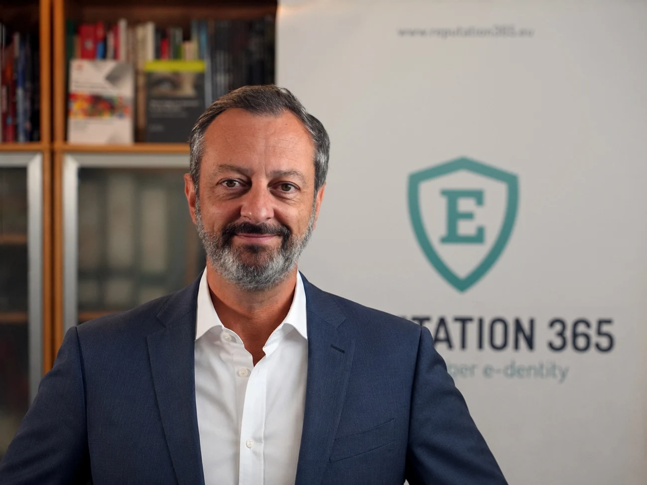 Vincent Pittard, consultant et formateur, dans son bureau de REPUTATION 365